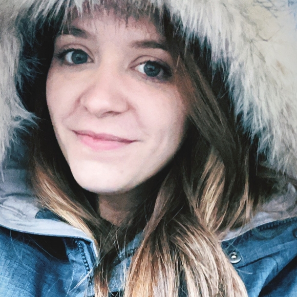 Meet your Posher, Alissa - Picture 1 of 3